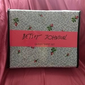 Betsey Johnson Queen Sheet Set
